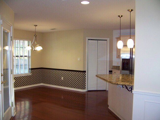 Building Photo - Beautiful 4-Bedroom Home - Heather Oaks