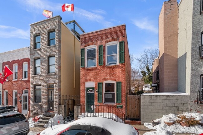 Building Photo - 216 S Castle St