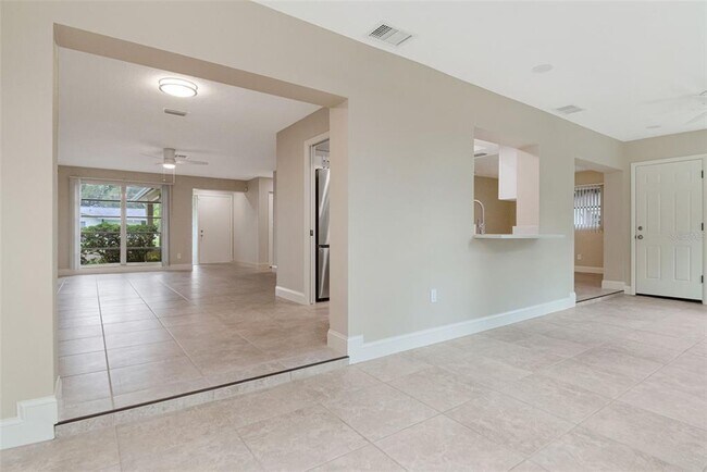Building Photo - 2958 Dundee Dr