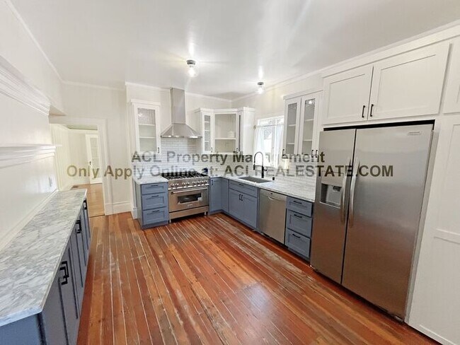 Building Photo - North Oakland Beauty – Modern Comfort Meet...