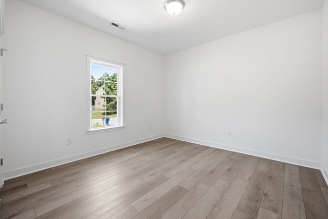 Building Photo - 21161 Baileys Ln