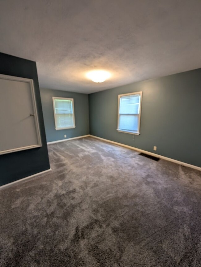 Building Photo - 547 S 11th Ave