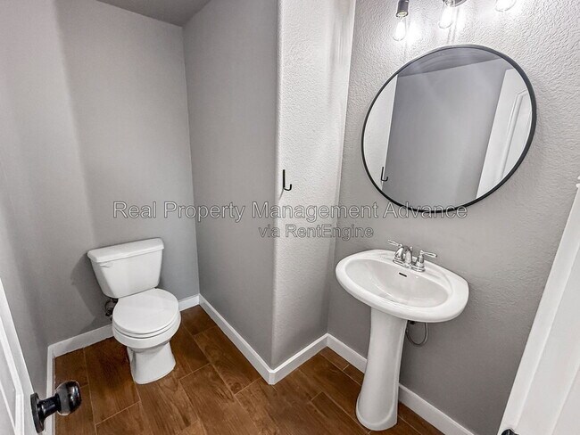 Building Photo - 512 Winchester Dr