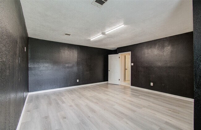 Building Photo - 16610 Cairngorm Dr