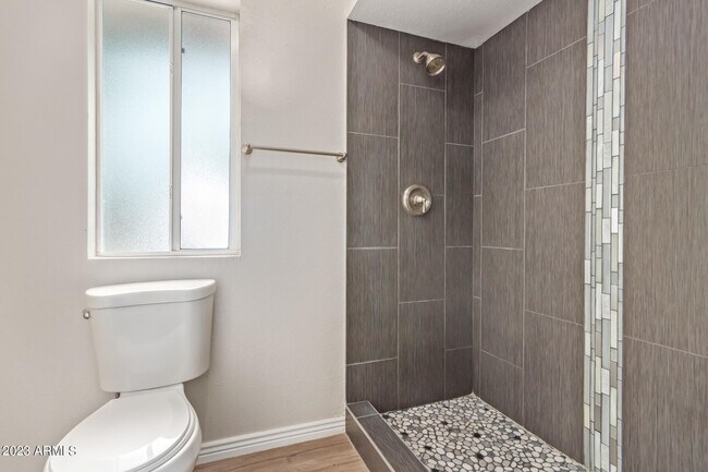 Building Photo - 4833 E Kathleen Rd