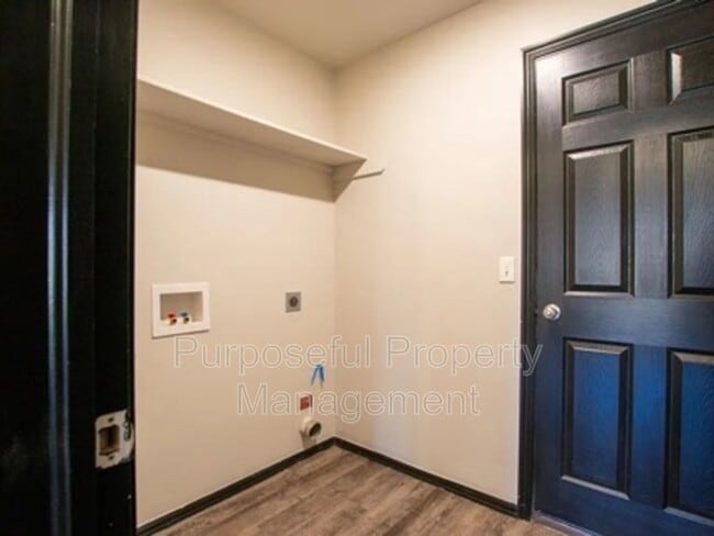Building Photo - 1425 Sandstone Dr
