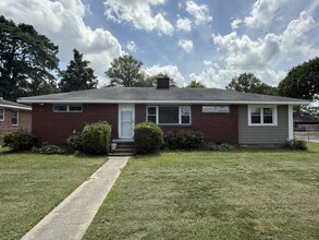 Building Photo - 2500 E 3rd St