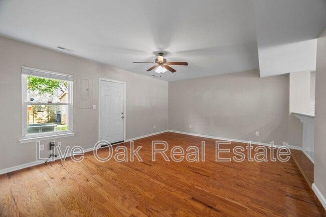 Building Photo - 1635 Fairfax Dr
