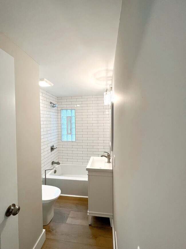 Building Photo - 1454 Ashland Ave