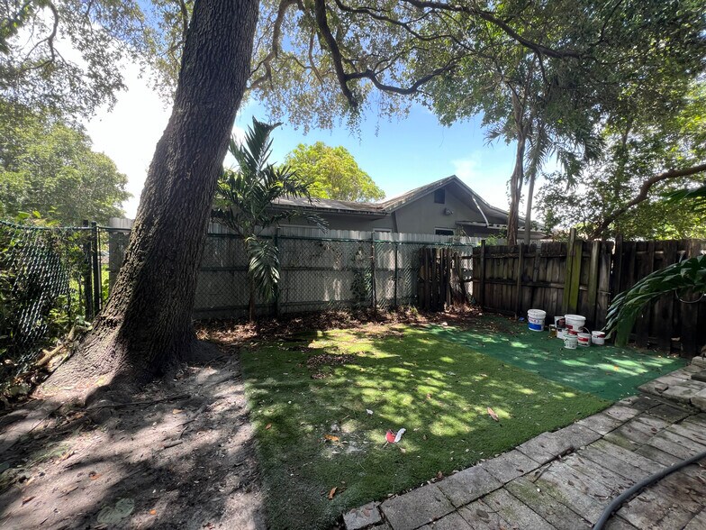 Building Photo - 65 NE 59th St