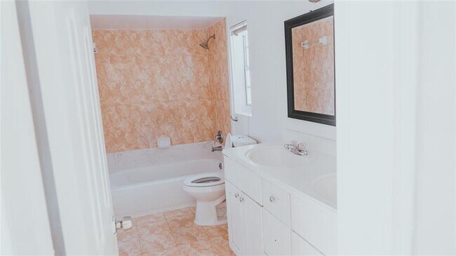 Building Photo - 6320 SW 10th Ct