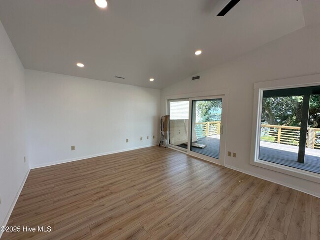 Building Photo - 106 Broadview Ln