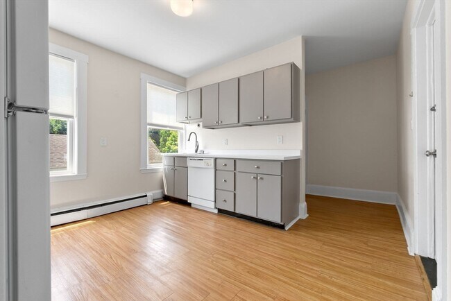 Building Photo - 730 Hale St