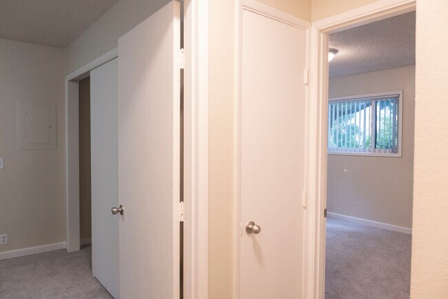 Building Photo - Stylish 2 Bedroom Living in the Heart of Irvington!