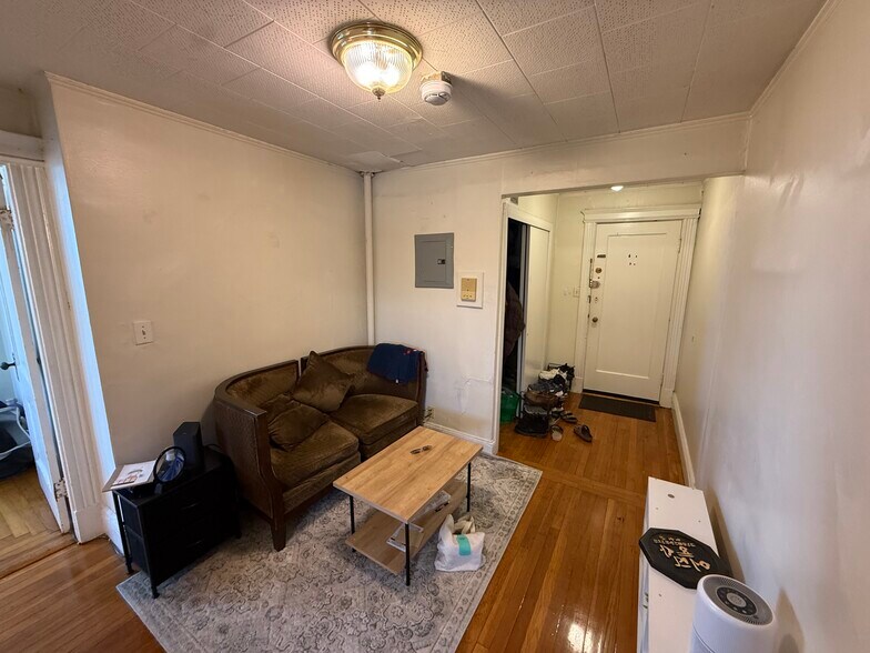 Building Photo - 126 Warren St