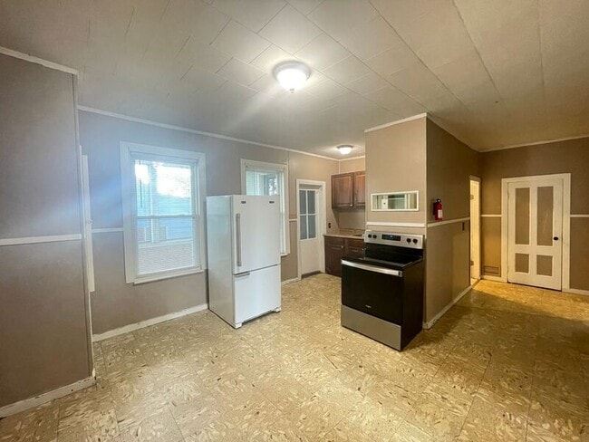 Primary Photo - 121 Cypress St