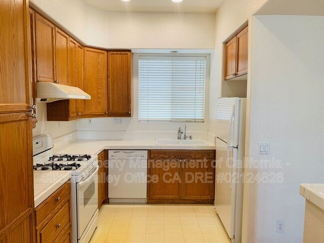 Building Photo - 886 Fire Walk