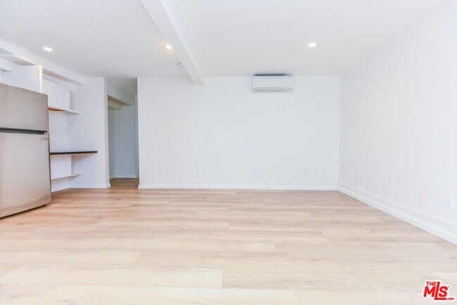 Building Photo - 1855 Euclid St