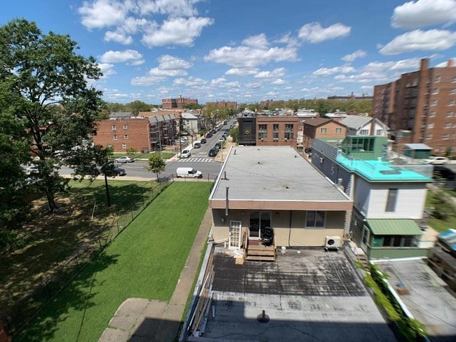 Building Photo - 2620 Ocean Pkwy