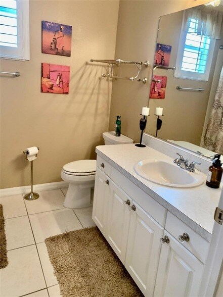 Building Photo - 2775 Royal Palm Dr