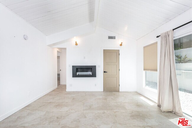 Building Photo - 16733 Oak View Dr