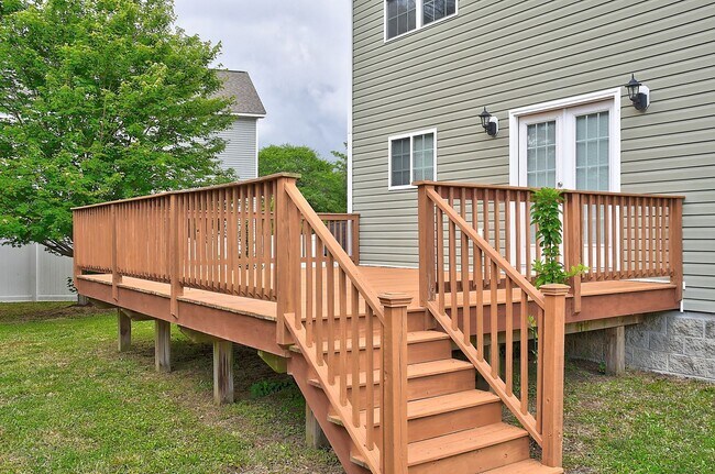 Building Photo - MOVE IN READY! GORGEOUS HOME IN CHESAPEAKE!