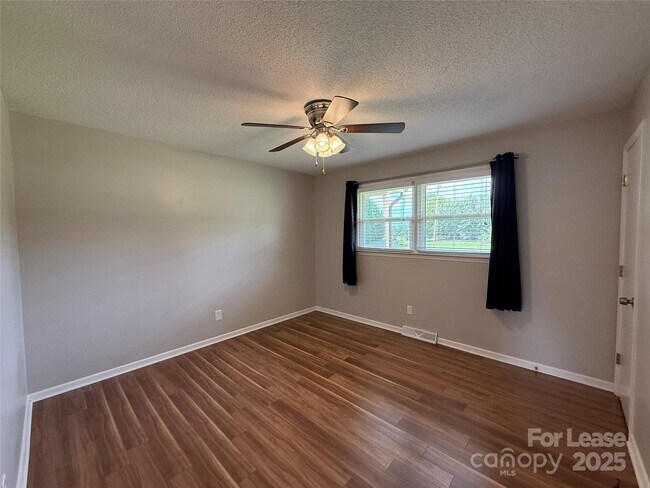 Building Photo - 4712 Jamee Dr
