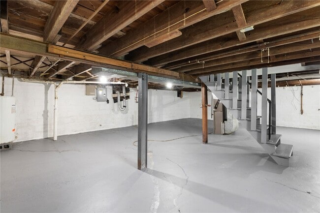 Building Photo - 10194 Imperial Dr