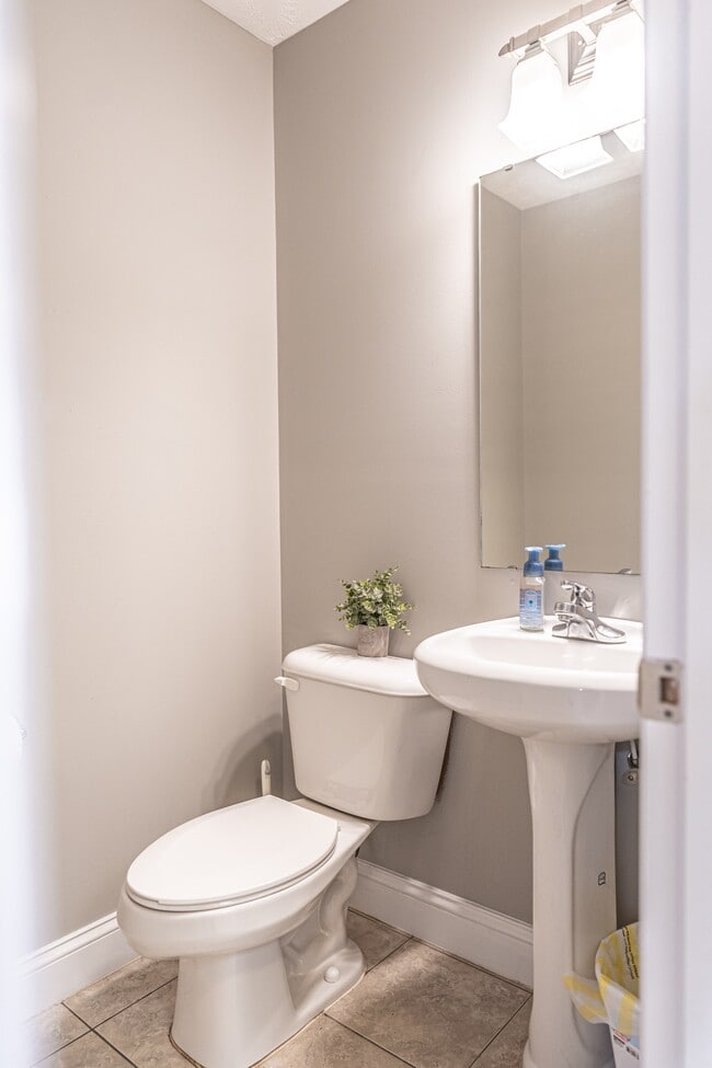 Building Photo - 191 Trenton Pl