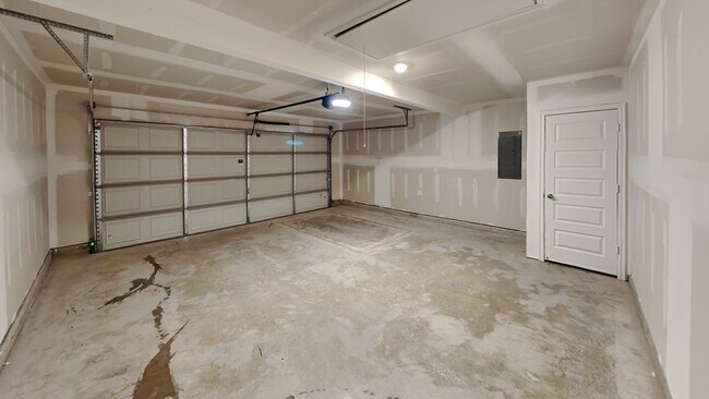 Building Photo - Brand New Spacious 4 Bedroom 2 Bath Home i...