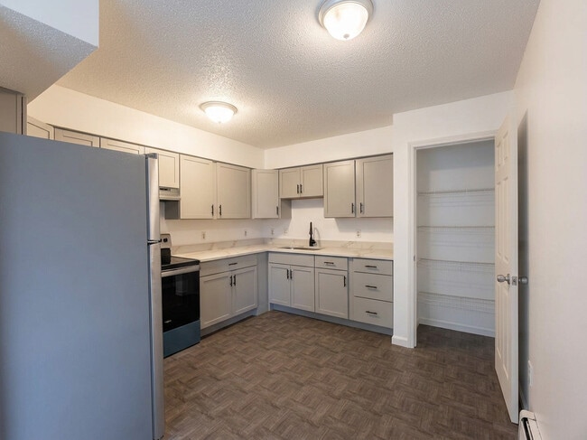 Kitchen - 12 Cedars