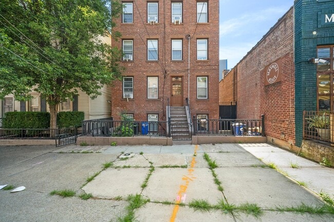 Primary Photo - 14 Coles St
