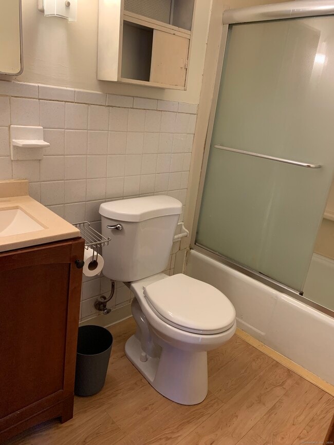 Building Photo - 230 Meadow St