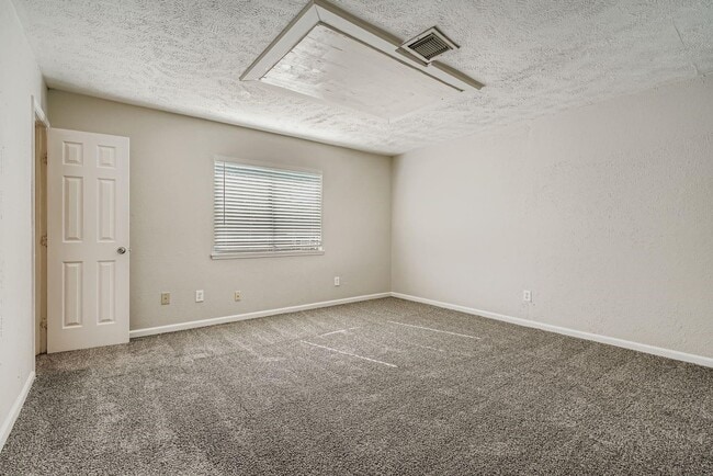 Building Photo - 226 Tara Plantation Dr