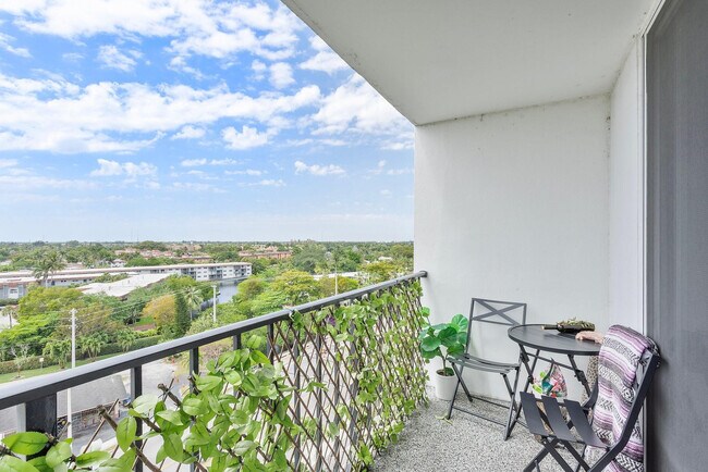 Building Photo - 1800 N Andrews Ave