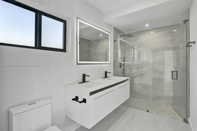 Building Photo - 1931 NE 186th Dr