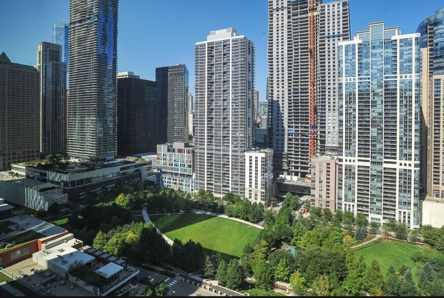 Building Photo - 400 E Randolph St