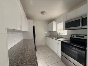 Building Photo - 1513 NW 15th Ave