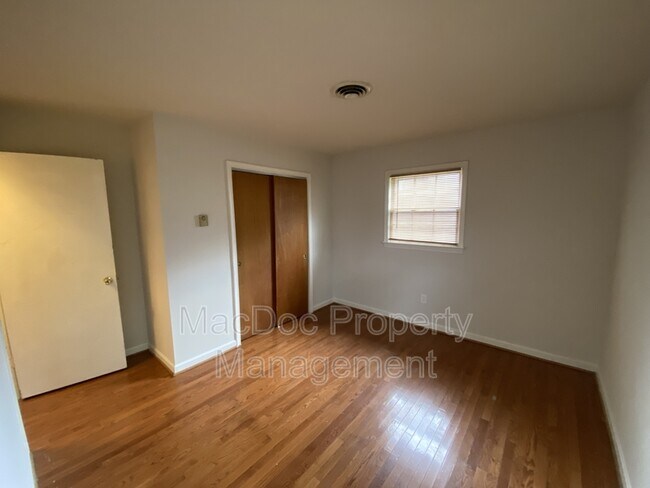 Building Photo - 304 Stratford Ave