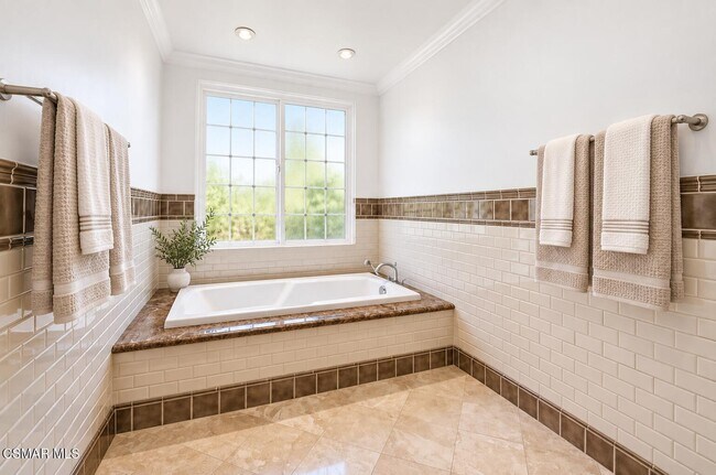 Building Photo - 5801 Middle Crest Dr