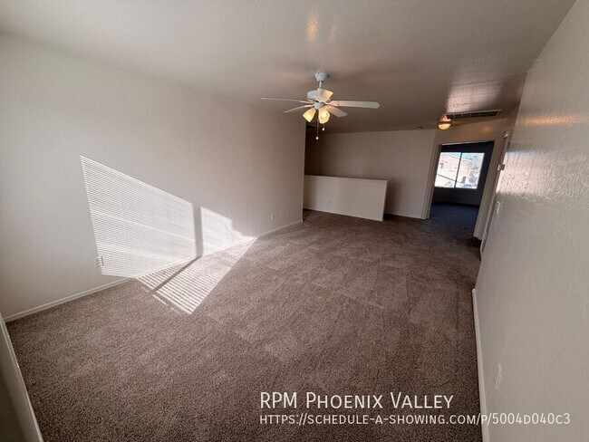 Building Photo - 422 E Saddle Way