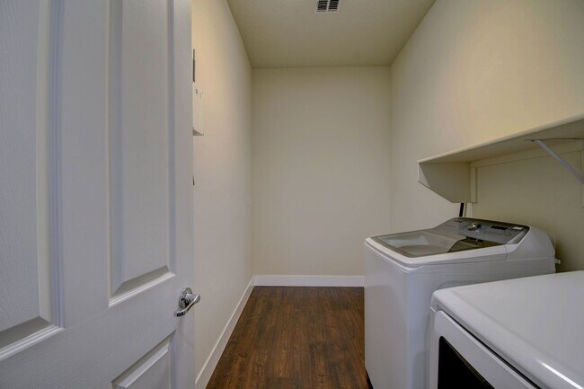 Building Photo - Beautiful Loma Colorado Home.