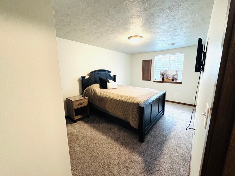 Building Photo - 5513 S Dubuque Ave