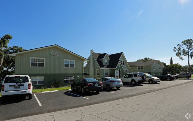 Building View - Lake Silver Apartments