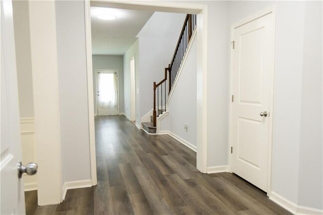 Building Photo - 4960 Ducote Trail