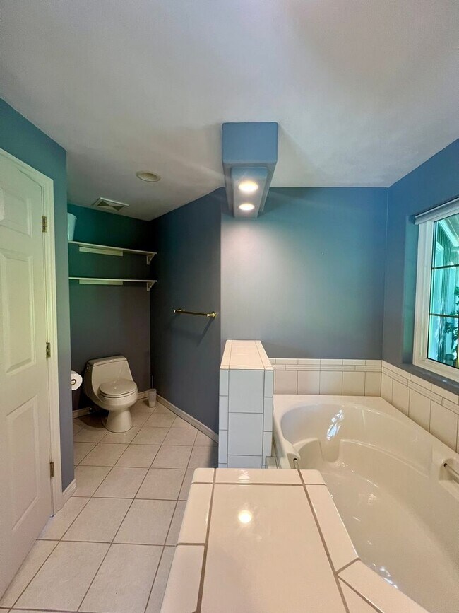 Building Photo - Beautiful 3-Bed 3-Bath home on Semiahmoo G...