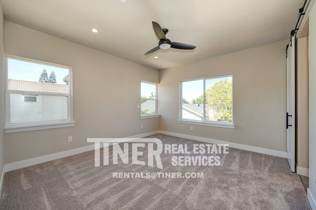 Building Photo - 8943 Fair Oaks Blvd