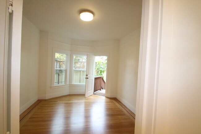 Building Photo - 201 Orange St