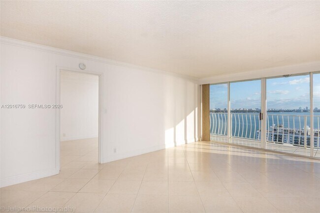 Building Photo - 7601 E Treasure Dr