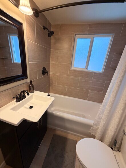 Building Photo - 513 N Franklin St